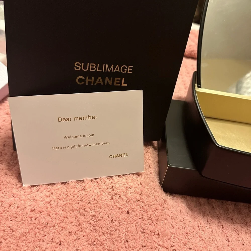 Chanel Sublimage Black and Gold Box Jewelry box/Vanity Mirror. - Picture 3 of 4